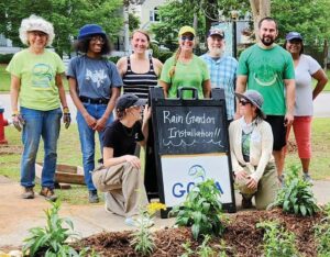Rain garden installation crew Photo by Jennifer Satterthwaite